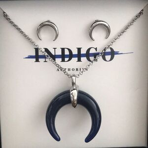 Crescent Horn - Long Necklace & Earring Set - NEW!